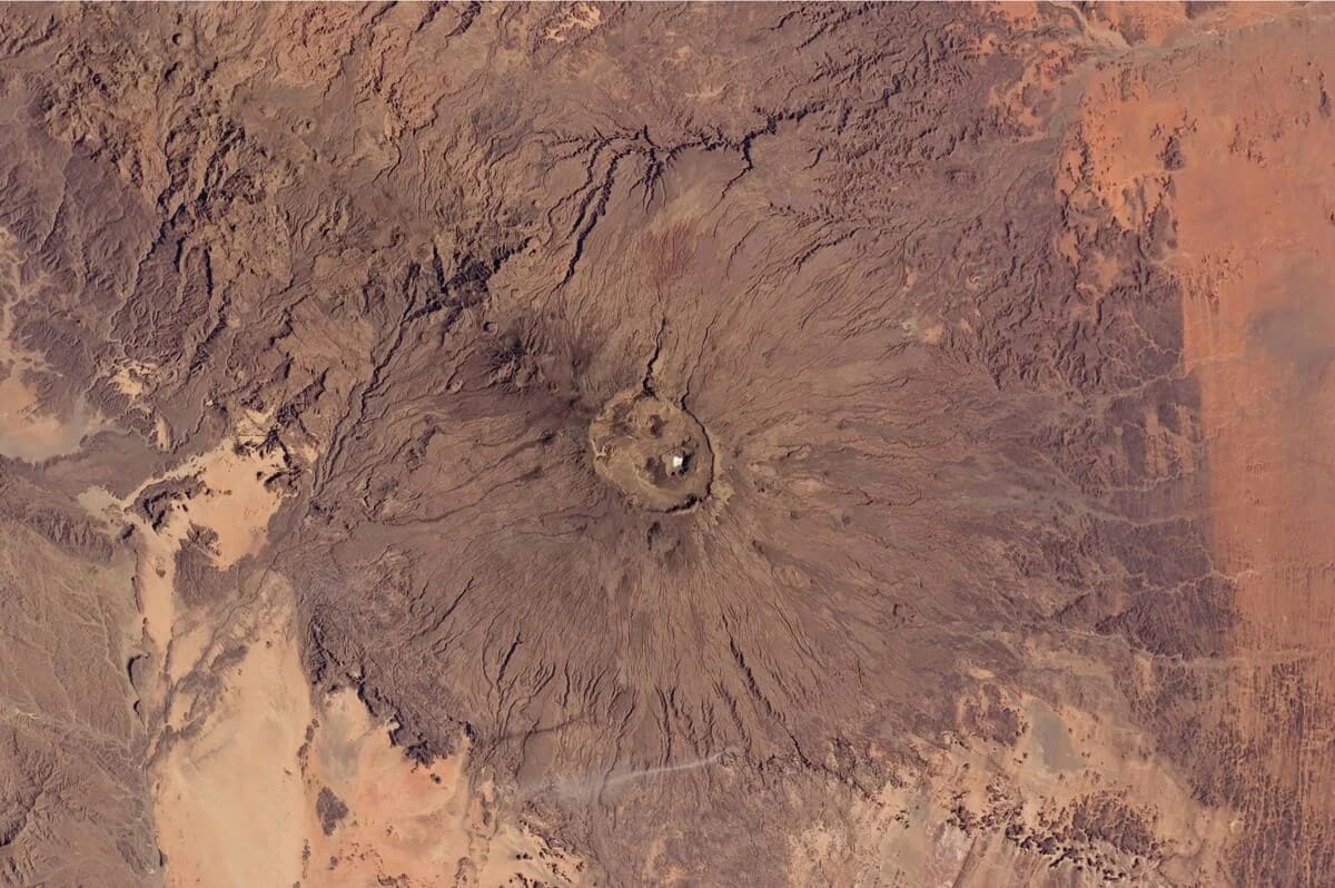 Vista satelital del volcán Emi Koussi