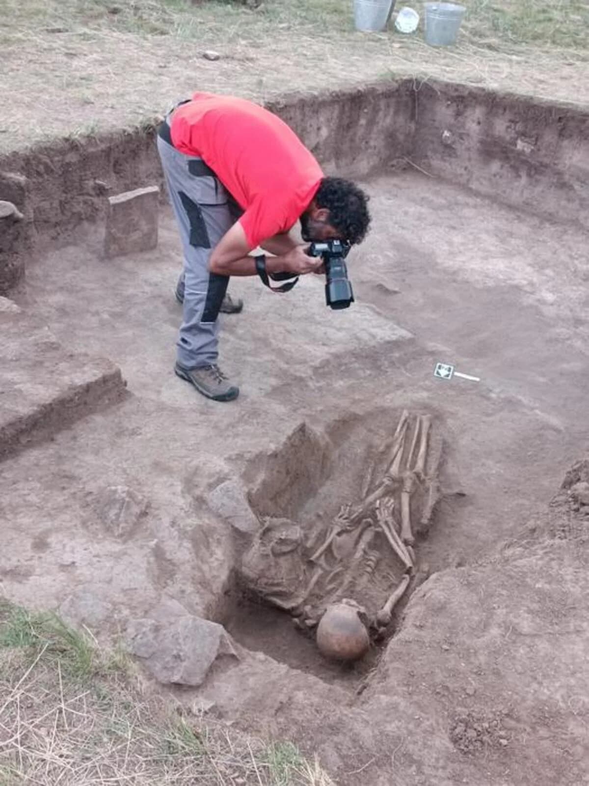 Tumba ubicada dentro de la guarnición, sitio arqueológico