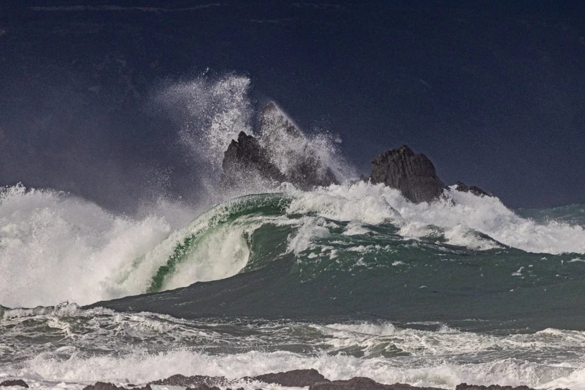 Temporal y fuerte oleaje en la entrada del puerto de Wellington, Nueva Zelanda