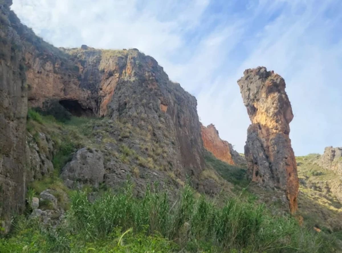 Entrada de la cueva de Amud