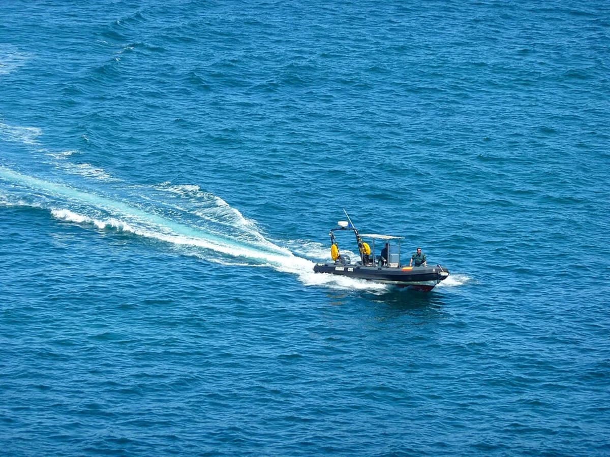 Embarcación del Servicio Marítimo de la Guardia Civil patrullando en aguas españolas