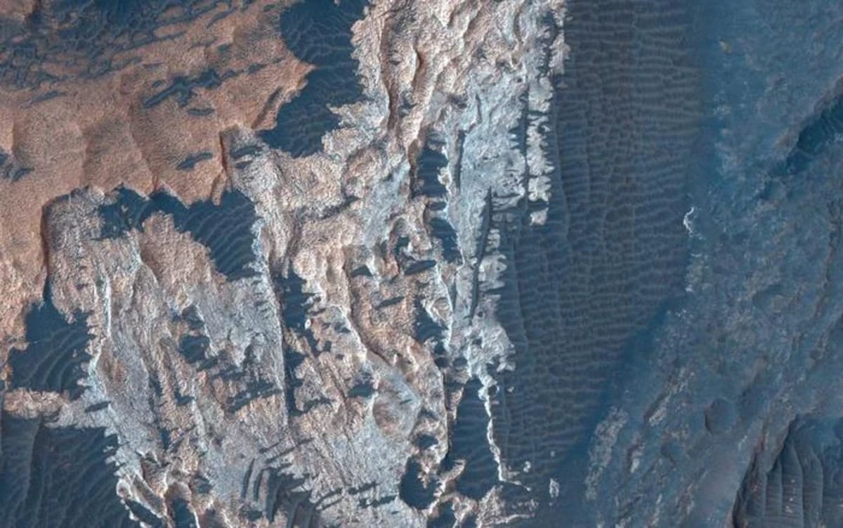 Vista del Caos de Aram en Marte, una región caracterizada por su terreno fracturado y accidentado