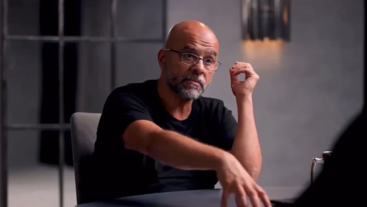 Mo Gawdat, exdirectivo de Google X, durante una entrevista en un estudio