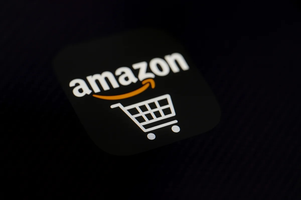 Icono de Amazon con un carrito de compras y la sonrisa característica