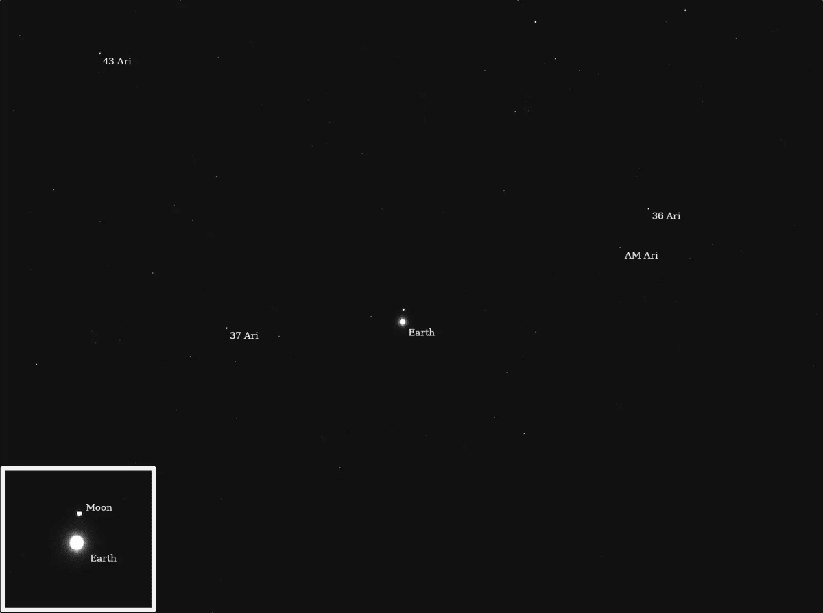 Imagen capturada por la sonda Psyche de la NASA mostrando la Tierra y la Luna desde 290 millones de kilómetros