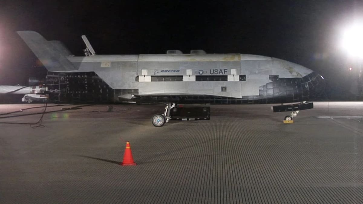 El dron militar secreto X-37B en una misión espacial de Estados Unidos