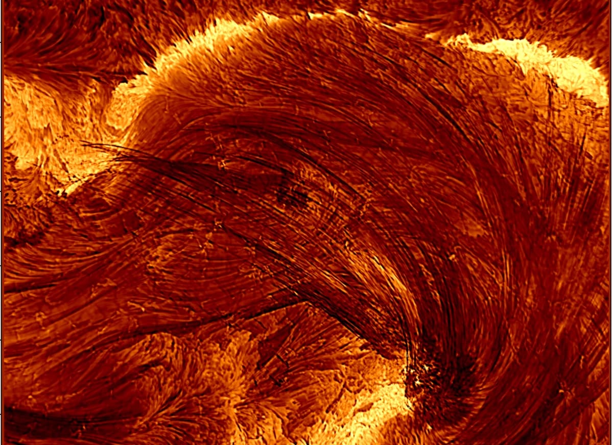 Llamarada solar observada por el Telescopio Solar Inouye el 8 de agosto de 2024, con un campo de visión equivalente a cuatro veces el diámetro de la Tierra por lado