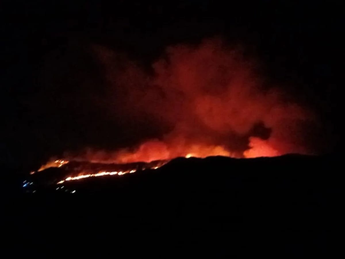 Incendio forestal activo en Lubrín, Almería, con despliegue de medios de INFOCA