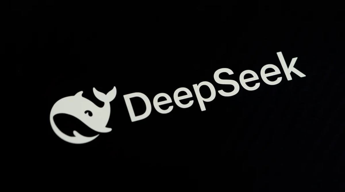 Logotipo de DeepSeek en fondo negro