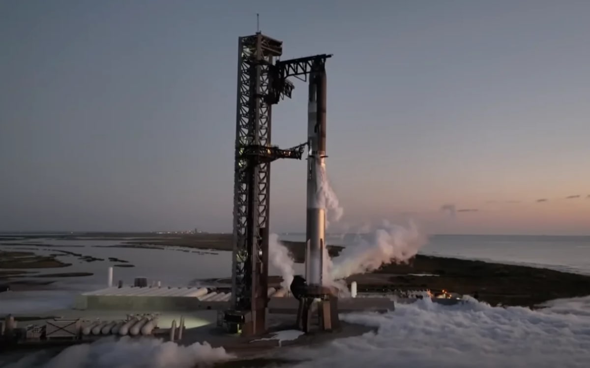 Cohete Starship en la plataforma de lanzamiento de SpaceX