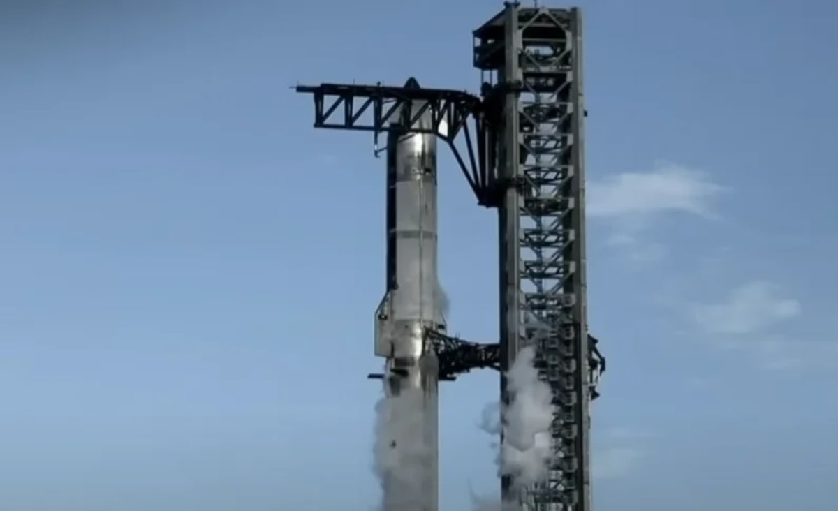 Cohete Starship de SpaceX preparado para el lanzamiento en la plataforma orbital de Texas