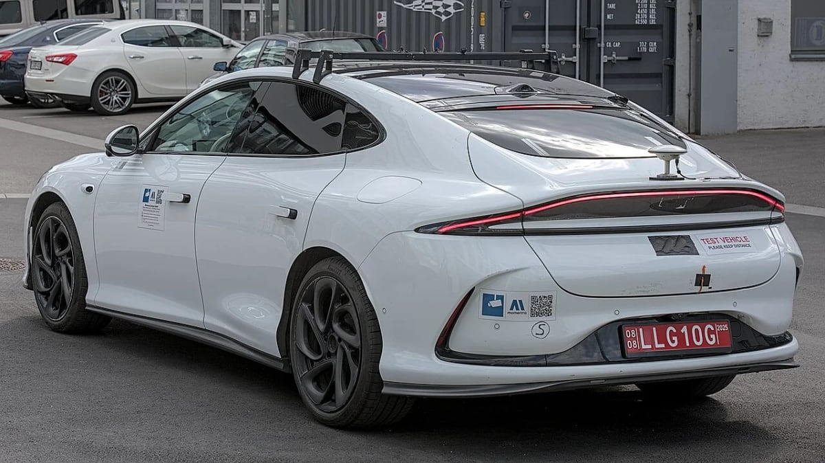 Vehículo de prueba Momenta IM L6 en el sur de Alemania en 2025