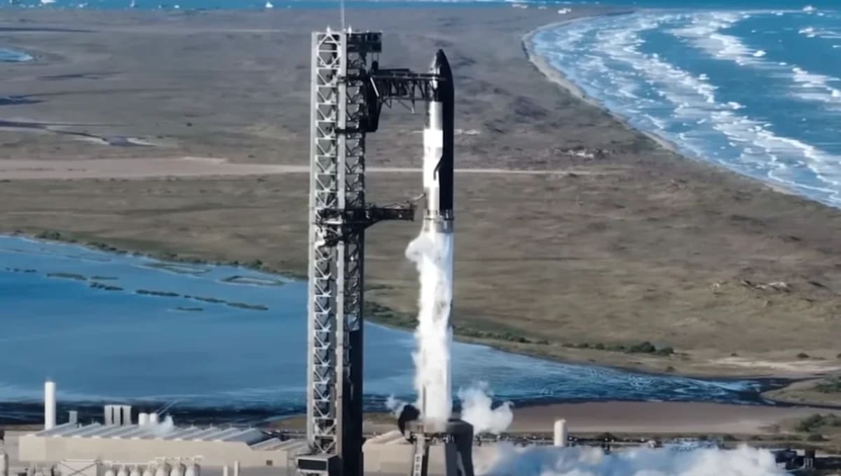 Cohete Starship de SpaceX en la plataforma de lanzamiento
