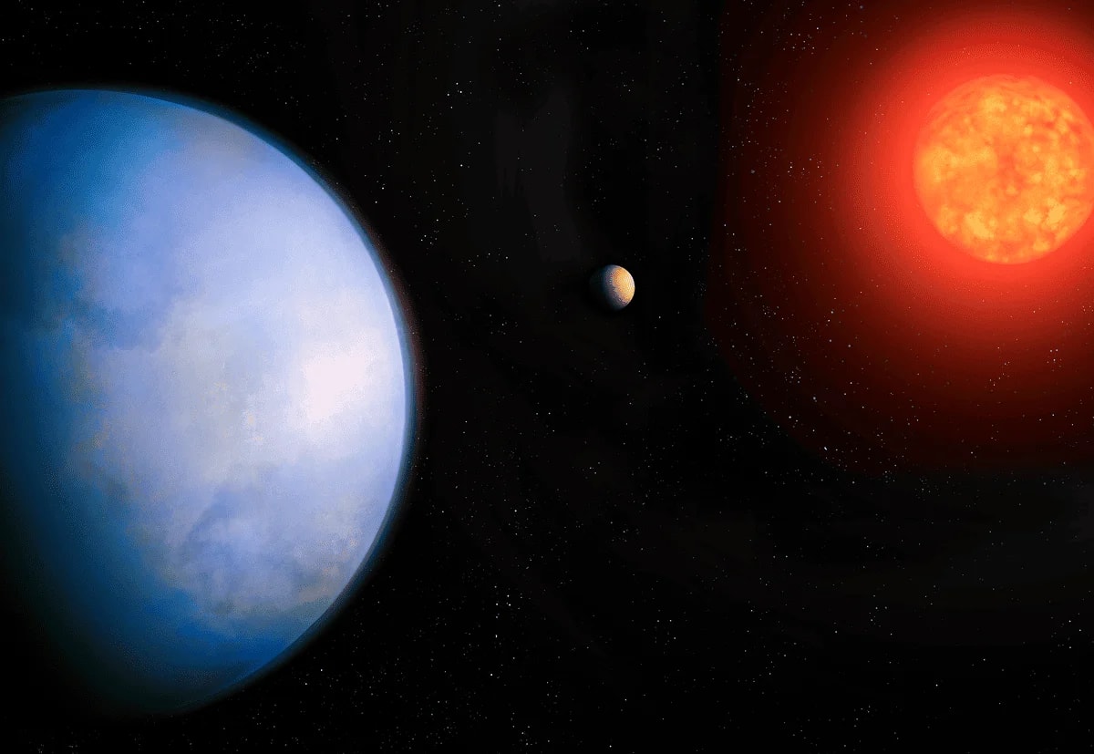 Representación artística del exoplaneta GJ 251 c orbitando su estrella anfitriona, con superficie rocosa y atmósfera tenue