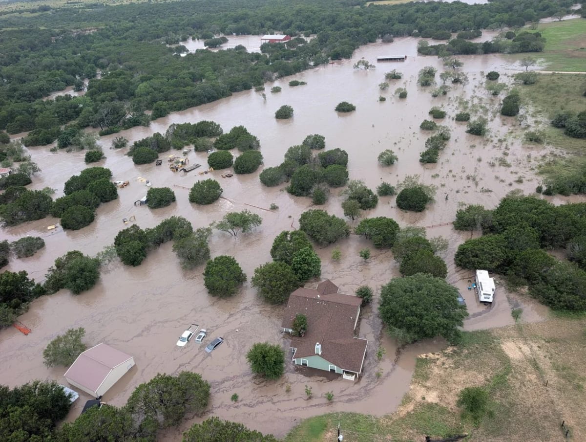 Vista aérea de inundaciones en el centro de Texas en julio de 2025