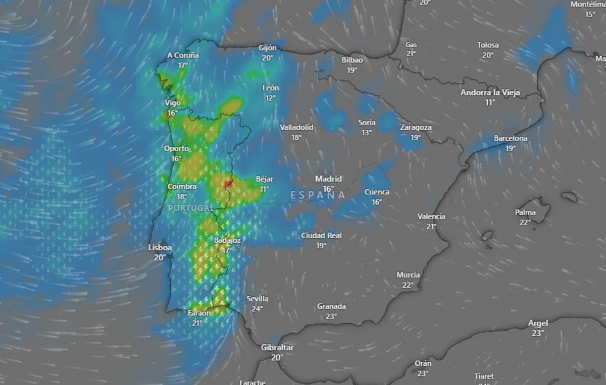Mapa meteorológico con lluvias intensas y viento en la Península Ibérica