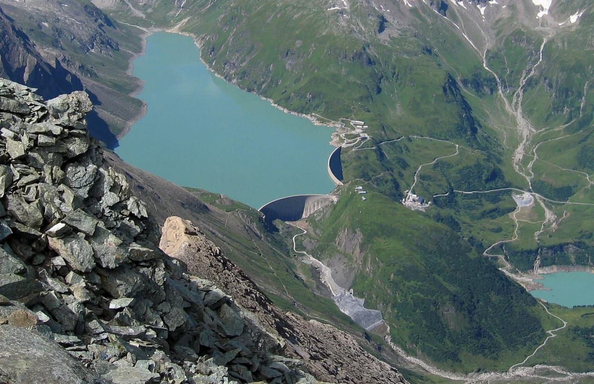 Vista del embalse Mooserboden en los Alpes austríacos