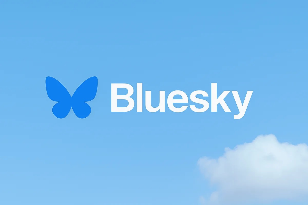 logotipo azul de Bluesky sobre un fondo degradado en tonos celestes, con pequeñas estrellas blancas dispersas