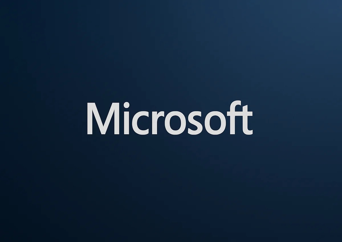 Fondo azul oscuro con la palabra “Microsoft” centrada en tipografía limpia y minimalista
