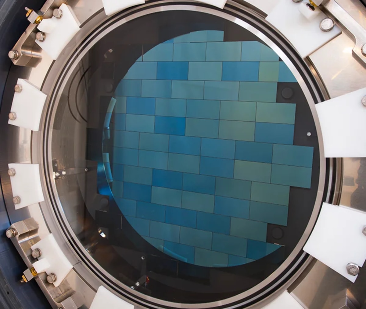 La cámara de energía oscura equipada con decenas de sensores CCD utilizados para capturar imágenes profundas del universo