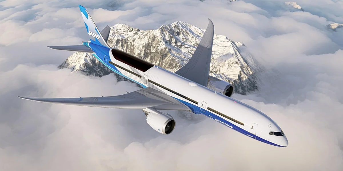Avión comercial Boeing volando sobre una capa de nubes con montañas nevadas al fondo