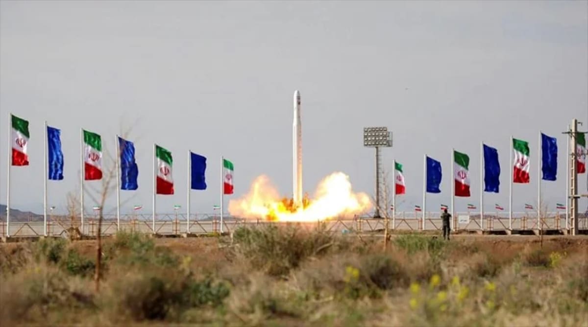 Lanzamiento de cohete iraní con satélite