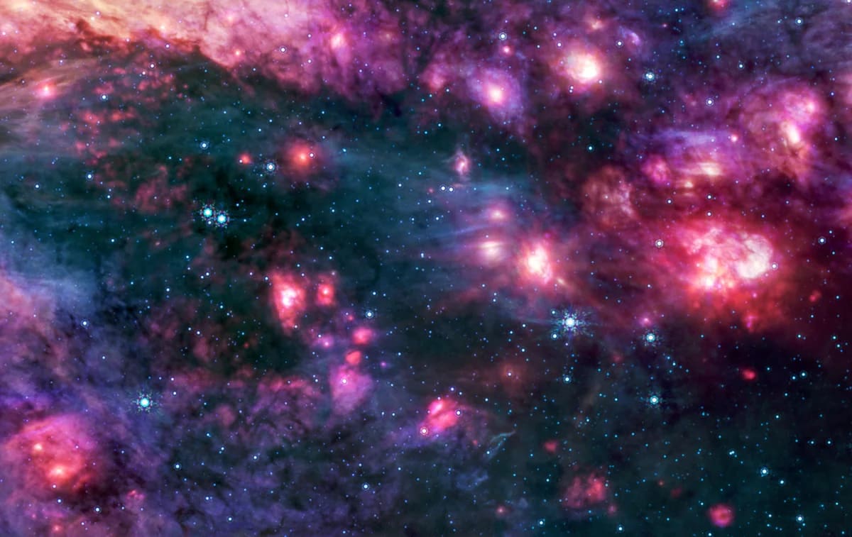 Imagen infrarroja de la nube molecular Sagitario B2 en el centro de la Vía Láctea