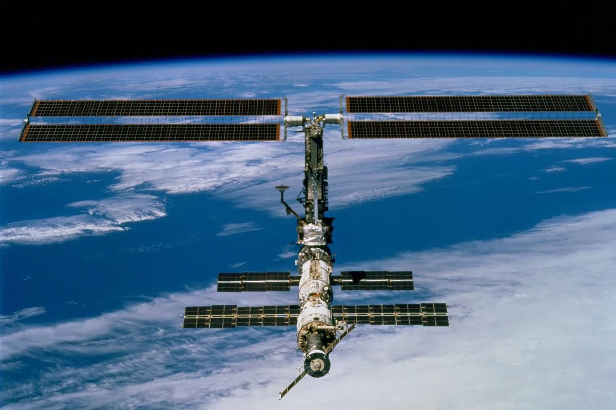 Estación Espacial Internacional en órbita, diciembre de 2000