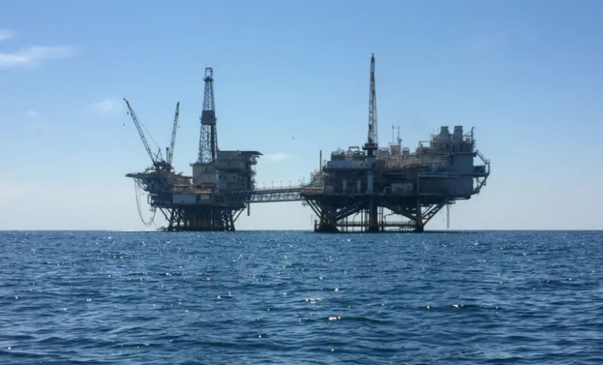 Plataformas petrolíferas marinas Ellen y Elly frente a Long Beach