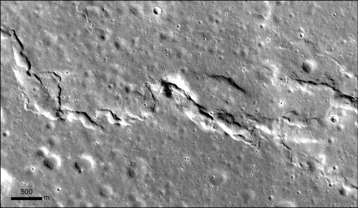 Cresta lunar en el noreste de Mare Imbrium
