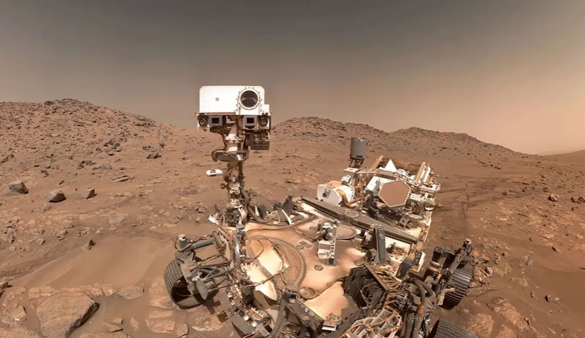 Rover Perseverance de la NASA explorando la superficie de Marte