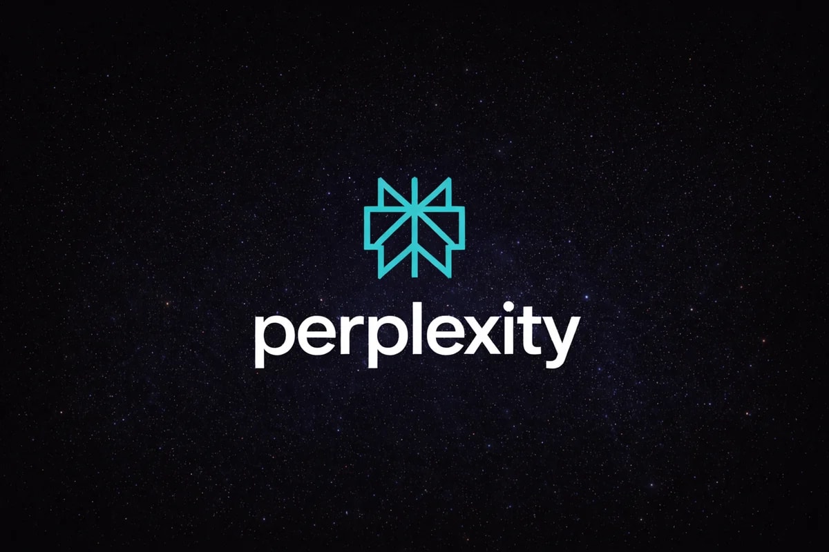 Logo de Perplexity sobre fondo oscuro con estrellas en el espacio