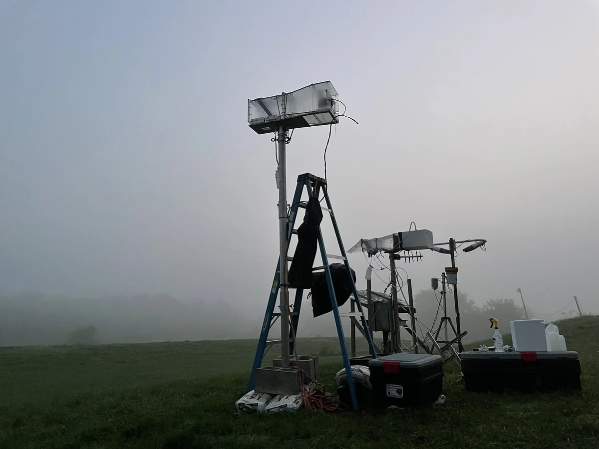 Equipo de muestreo de niebla instalado en un campo de Pensilvania