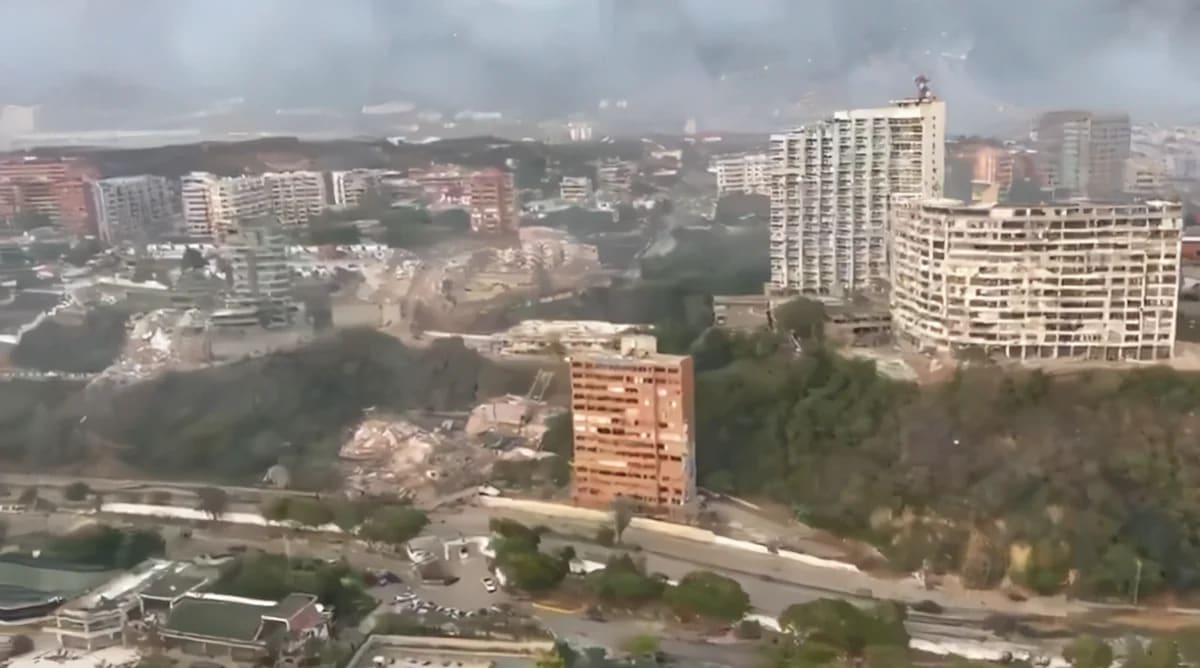 Vista aérea de edificios dañados tras el terremoto en Venezuela.