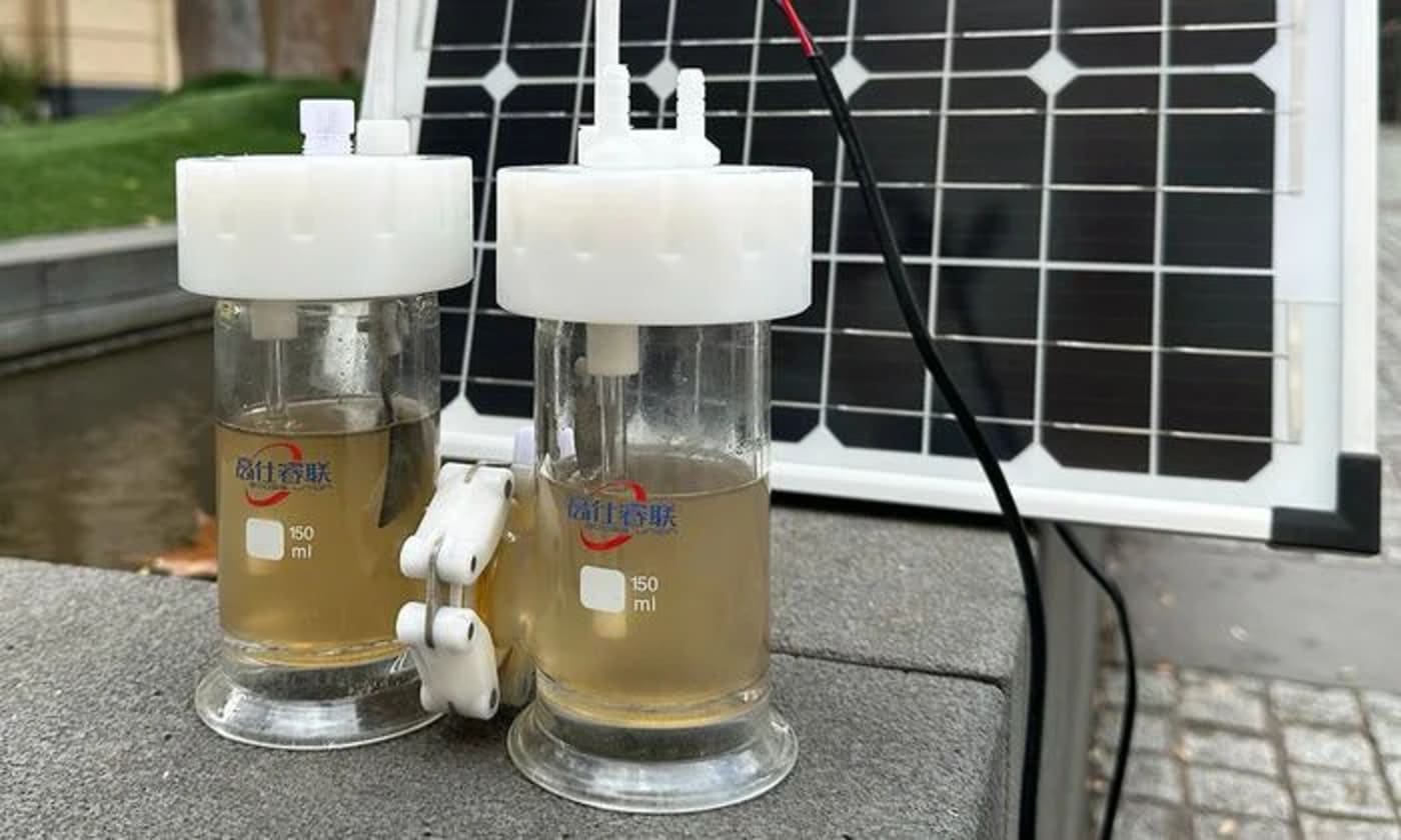 Equipo experimental para producción de hidrógeno con aguas residuales y energía solar