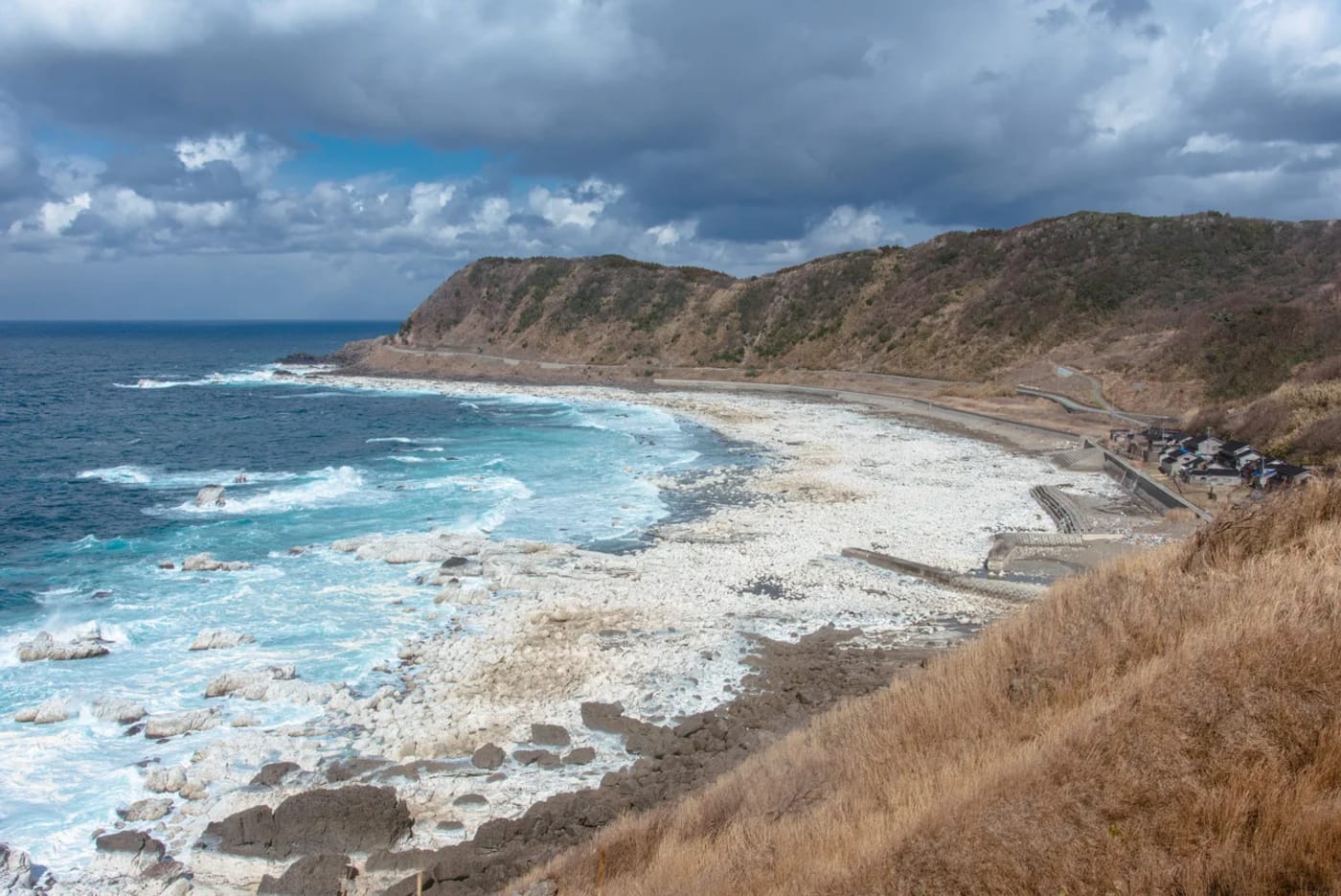 Elevación costera tras terremoto en Noto, Japón