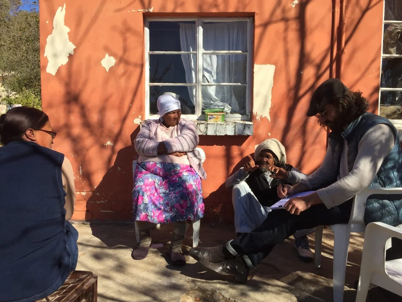 Entrevista en Clanwilliam, Sudáfrica, realizada en el marco de un muestreo genético en comunidades locales