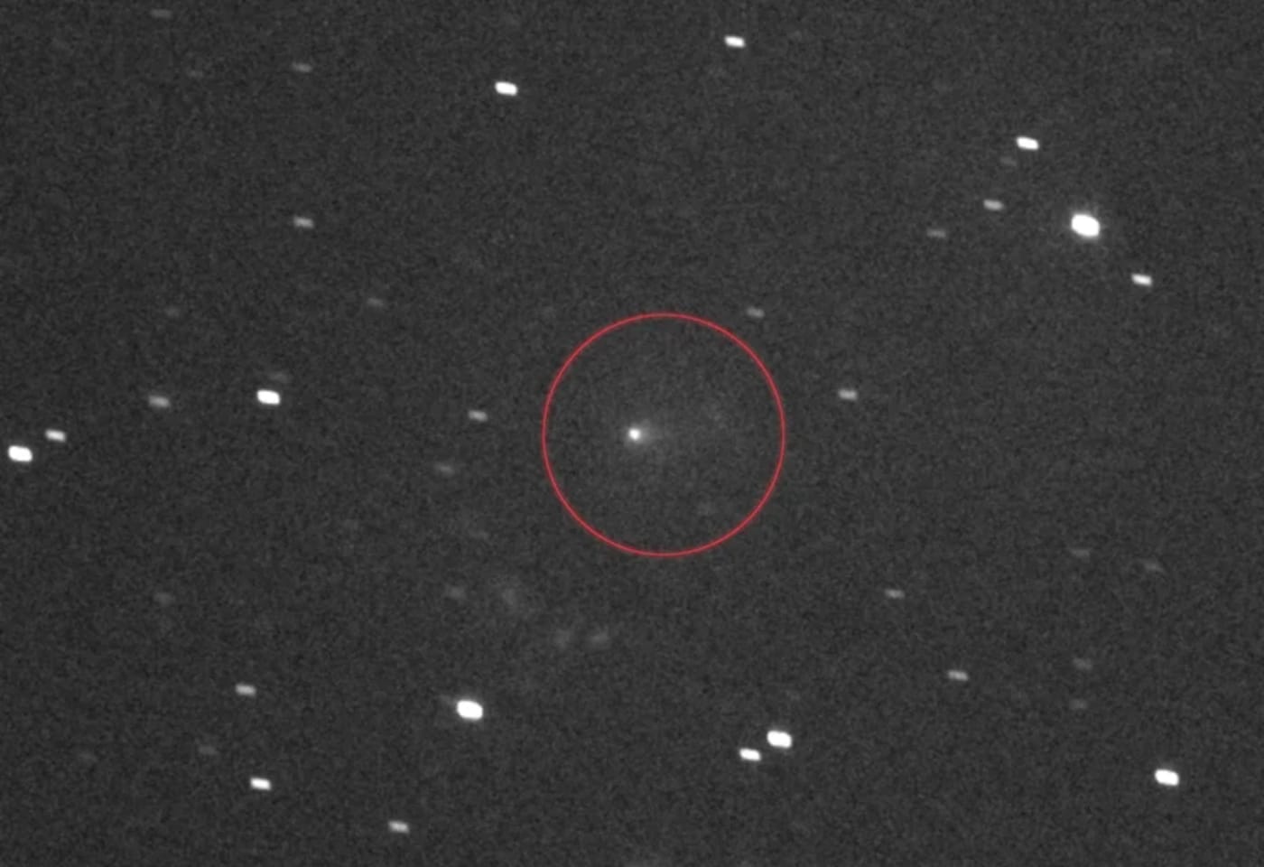 El cometa interestelar 3I/ATLAS visto como un punto brillante con una cola tenue, captado por la cámara L'LORRI de la sonda Lucy