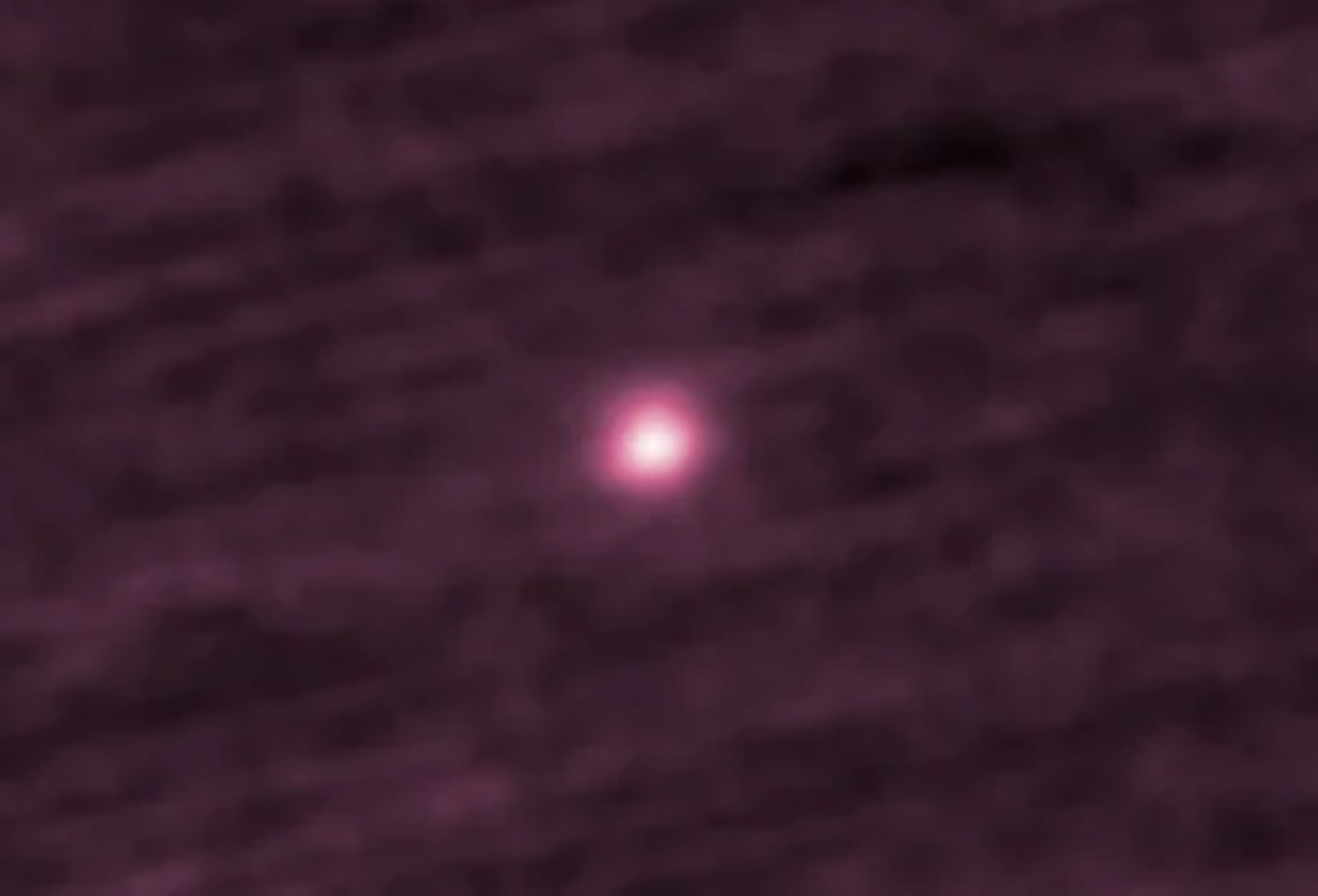 Cometa 3I/ATLAS visto como una esfera difusa y brillante en una composición coloreada obtenida por STEREO-A