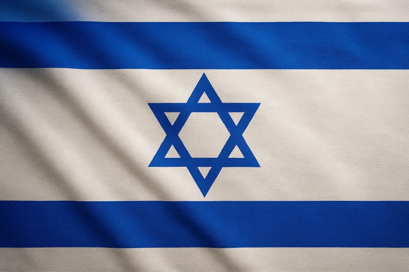 Bandera de Israel ondeando con sus franjas azules y la Estrella de David sobre fondo blanco