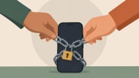 Móvil bloqueado con cadenas como símbolo del acuerdo familiar