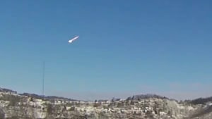 Asteroide desintegrándose en la atmósfera sobre Estados Unidos generando una bola de fuego