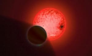 Planeta gigante gaseoso orbitando una estrella enana roja en el espacio