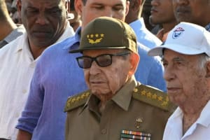 Raúl Castro en acto público en Cuba