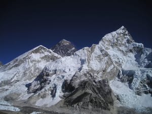 Montañas del Himalaya formadas por colisión continental