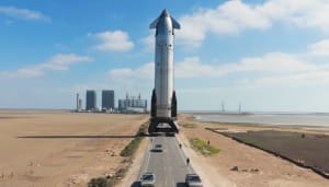 Starship de SpaceX sobre plataforma de transporte