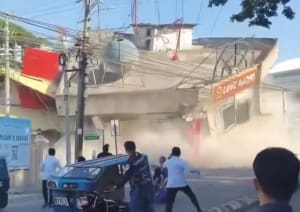 Edificio colapsando durante el terremoto que sacudió Mindanao, Filipinas.