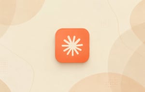 Logo de Claude sobre fondo minimalista en tonos crema y naranja