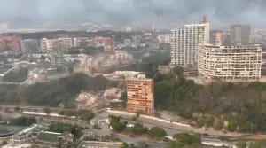 Vista aérea de edificios dañados tras el terremoto en Venezuela.