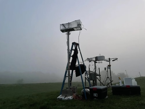 Equipo de muestreo de niebla instalado en un campo de Pensilvania